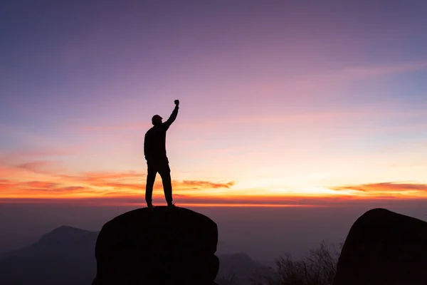 Viajes Silhouette Cima Montaña Concepto Éxito — Foto de Stock