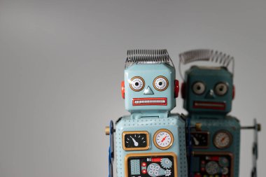 Eski model robot teneke oyuncak