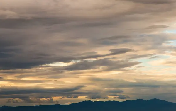 Céu Dramático Colorido Com Nuvem Sol — Fotografia de Stock