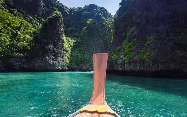 Ταϊλανδικό Παραδοσιακό Ξύλινο Σκάφος Longtail Και Όμορφη Άμμο Railay Beach — Φωτογραφία Αρχείου