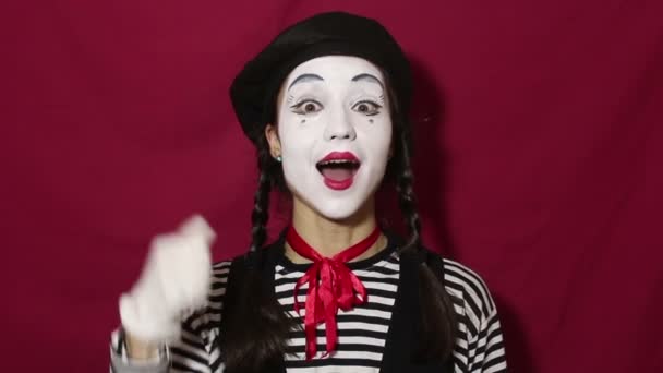 Beautiful Girl Mime Smiles Shows Thumb Nods Approvingly While Looking — Stock Video