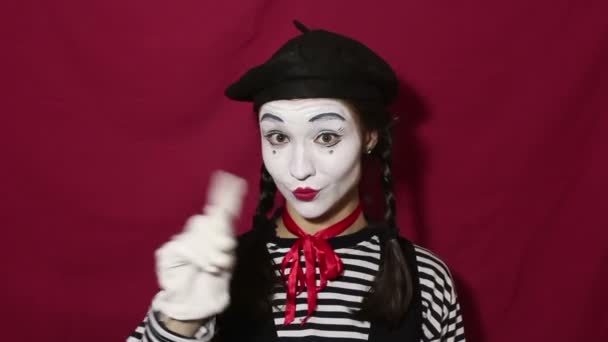 Belle Fille Mime Secoue Négativement Tête Dit Non Regardant Caméra — Video