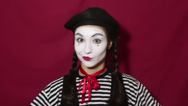 Belle Fille Mime Secoue Négativement Tête Dit Non Regardant Caméra — Video