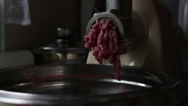 Close Meat Grinder Grinds Fresh Meat Minced Meat Chef Cooks — Stock Video