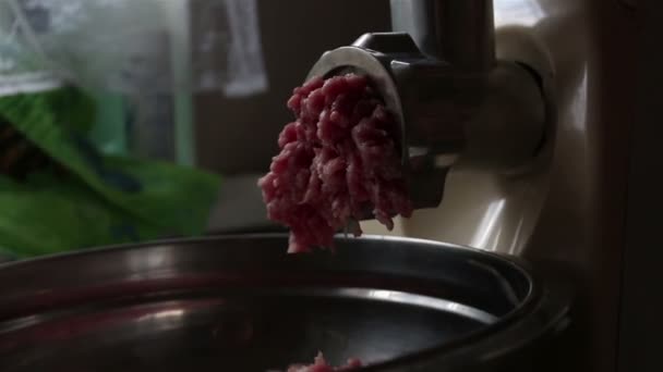 Närbild Köttkvarn Malning Färskt Kött Till Malet Kött Chef Kockar — Stockvideo