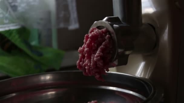 Picadora Carne Cerca Muele Carne Fresca Carne Picada Chef Cocina — Vídeos de Stock