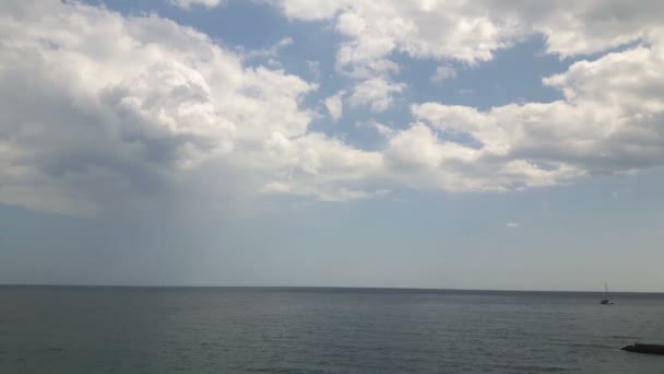 Golven Zee Tegen Achtergrond Van Bewolkte Lucht Zicht Blauwe Zee — Stockvideo