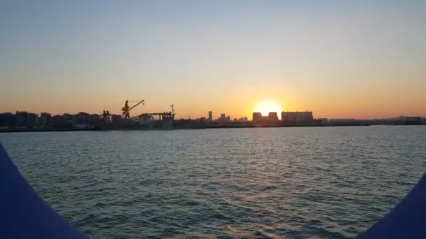 Okyanus Liman Gün Batımı Bir Yolcu Gemisinin Kabininden Okyanus Şehir — Stok video