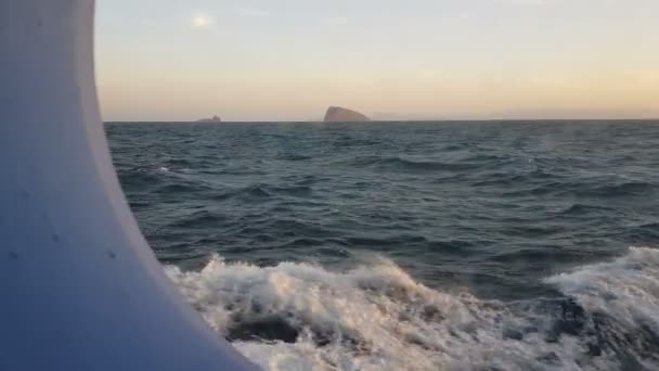 Utsikt Över Havet Från Dörröppningen Fartyget Väg Stora Havsvågor Synliga — Stockvideo