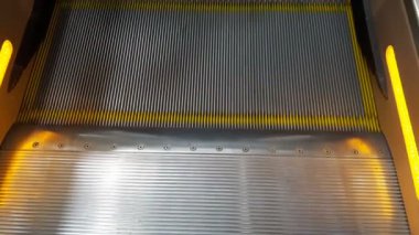 Yürüyen merdiven. Yürüyen merdivenler..