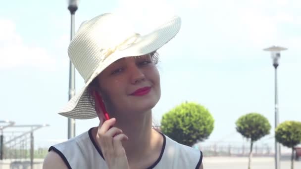 Close Portrait Beautiful Young Girl White Hat Talking Mobile Phone — Stock Video