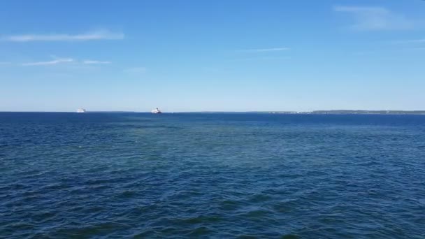 Vista Oceano Nuvens Céu Céu Azul Com Nuvens Tempo Ensolarado — Vídeo de Stock