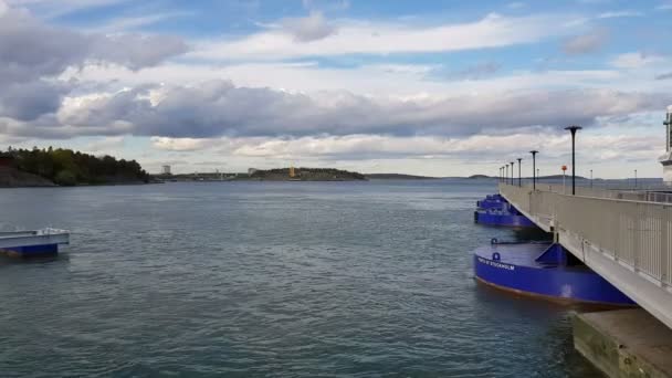 Vista da costa, oceano e cais . — Vídeo de Stock