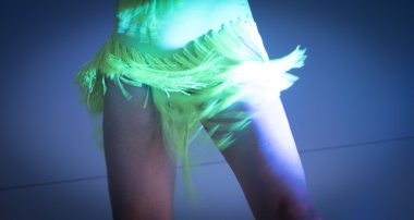 Gösteride kadın dansçı