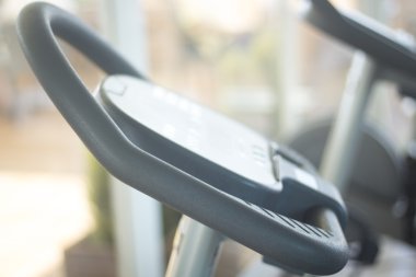 Spor salonu bisiklet egzersiz döngüsü makine