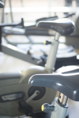 Spor salonu bisiklet egzersiz döngüsü makine