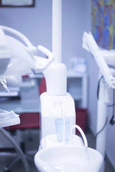 Cadeira de dentistas em clínica odontológica — Fotografia de Stock