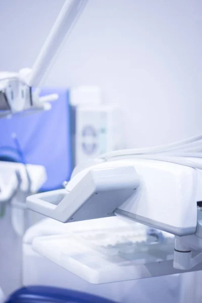 Chaise de dentiste en clinique dentaire — Photo