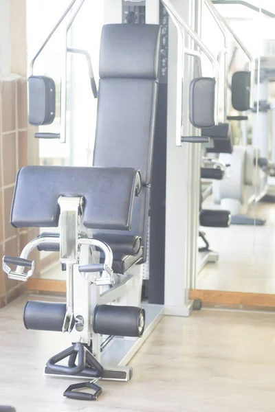 Gym träningsmaskin vikter — Stockfoto