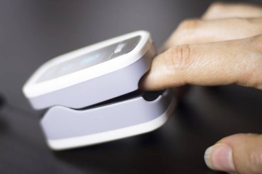 Kardiyak parmak nabız ölçer