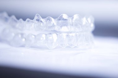 Görünmez diş aligners