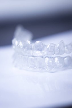 Görünmez diş aligners