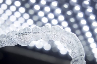 Görünmez diş aligners