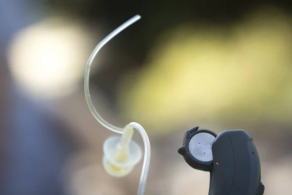 現代のデジタル補聴器 — ストック写真