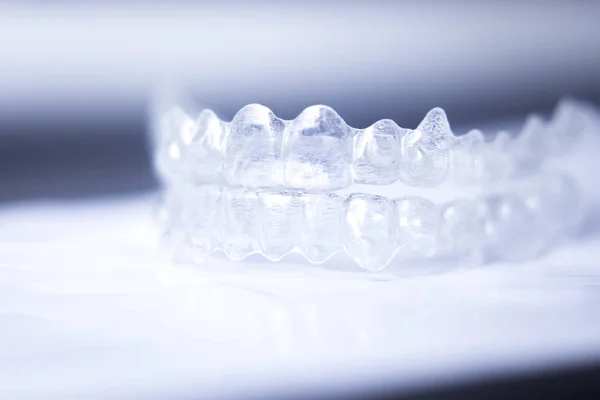 Görünmez diş aligners