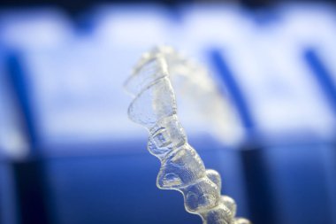 Görünmez diş aligners