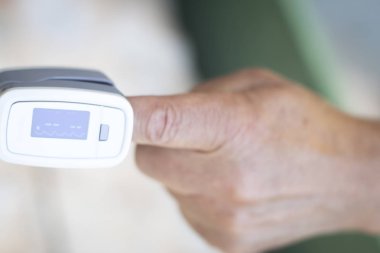 Kardiyak parmak nabız ölçer