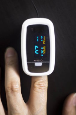 Kardiyak parmak nabız ölçer