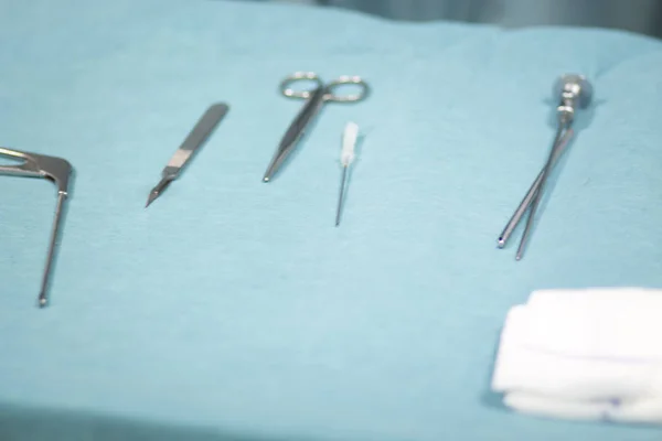 Chirurgische apparatuur tabel — Stockfoto
