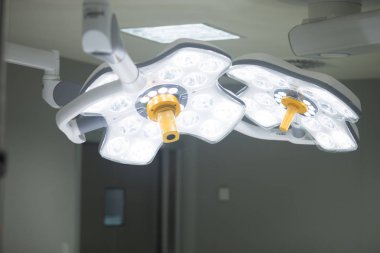 Ameliyathane cerrahi ışık