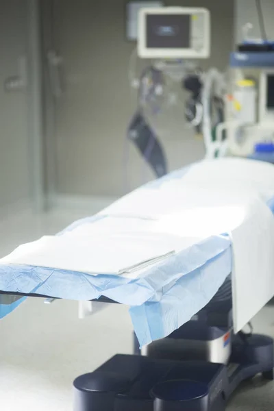 Hospital cirugía cama — Foto de Stock