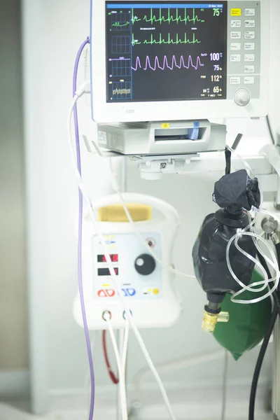 Electrocardiograma en cirugía hospitalaria — Foto de Stock