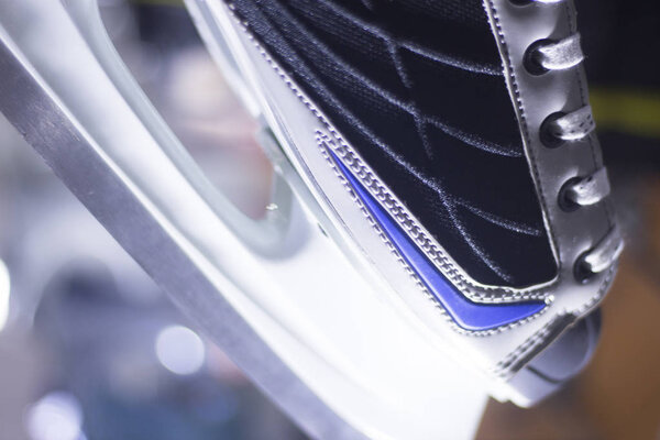 Коньки в магазине коньков
