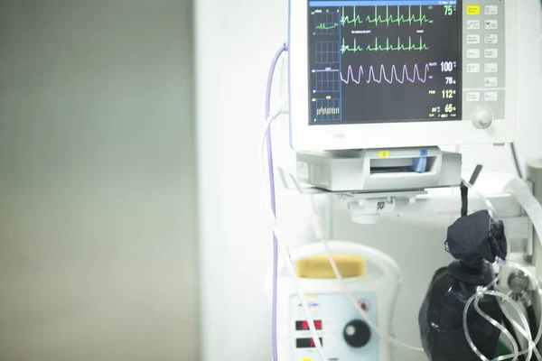 Electrocardiograma en cirugía hospitalaria — Foto de Stock