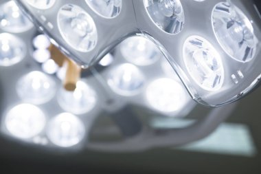 Ameliyathane cerrahi ışık