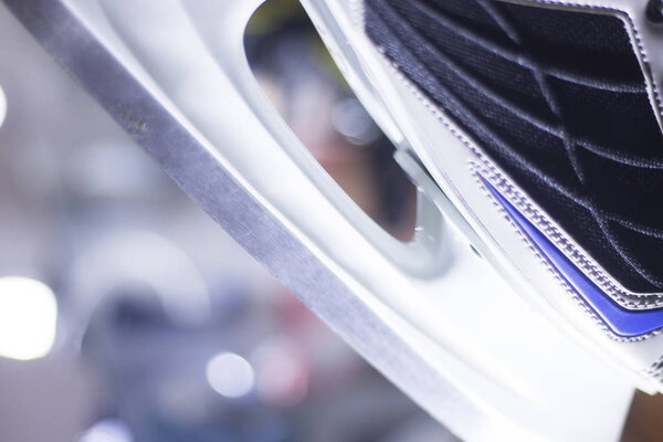 Коньки в магазине коньков
