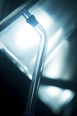 Su elektrikli diş fırçası