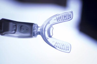 Dişler köşeli ayraç Hızlandırıcı