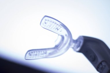 Dişler köşeli ayraç Hızlandırıcı