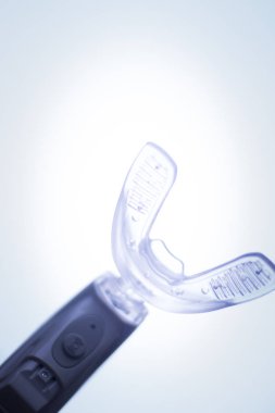 Dişler köşeli ayraç Hızlandırıcı