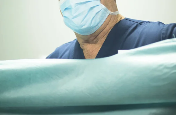 หมอผ่าตัดในโรงพยาบาล — ภาพถ่ายสต็อก