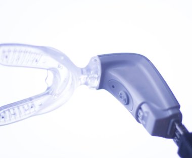 Dişler köşeli ayraçlar vibratör