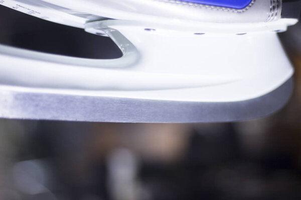 Коньки в магазине коньков
