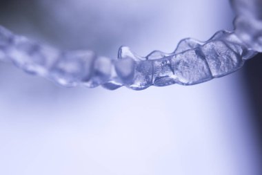 Görünmez diş parantez aligners