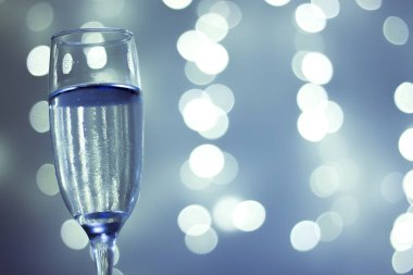 Parti şampanya kadehi