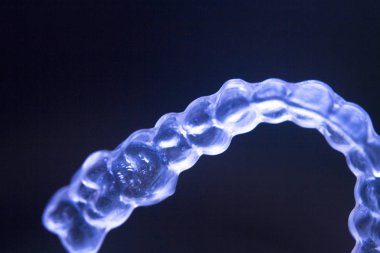 Görünmez diş parantez aligners